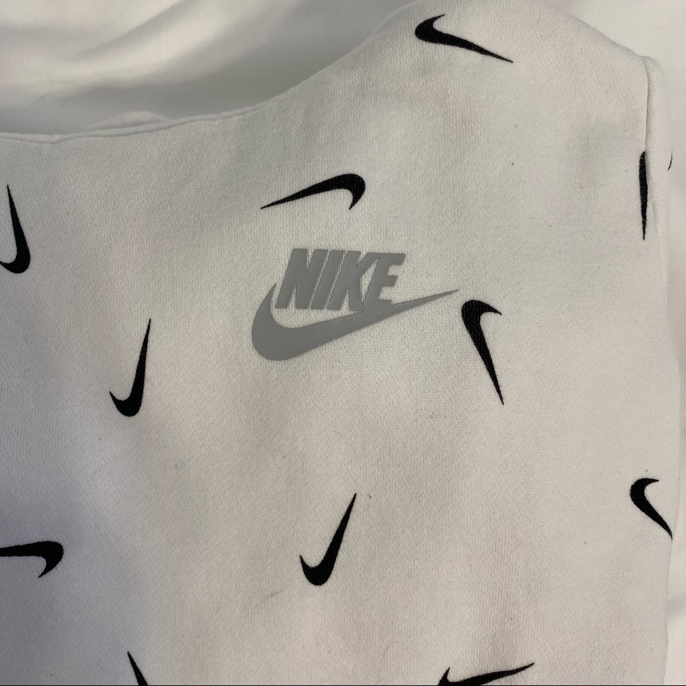 NIKE Swoosh Sweatshirt - Picture 3 of 4